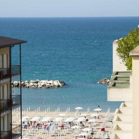 Hotel Nautilus Cattolica Eksteriør bilde