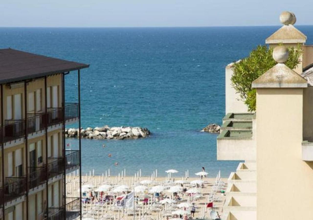 Hotel Nautilus Cattolica Eksteriør bilde